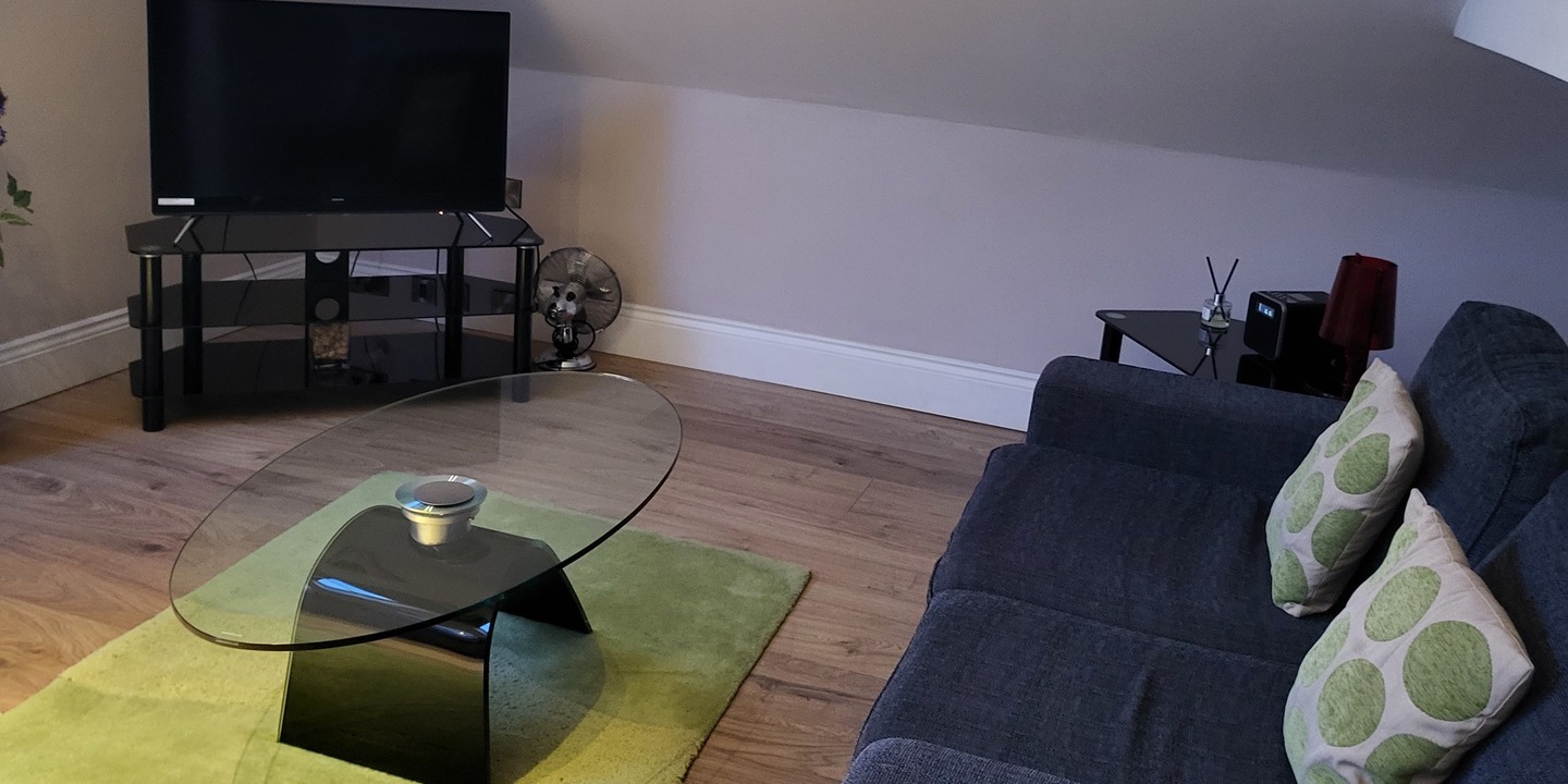 Harrogate Lifestyle offers stylish executive one bedroom one bathroom apartment for 1 or 2 people with double or twin bed set up facility. For Bookings Call now - 01423 568820