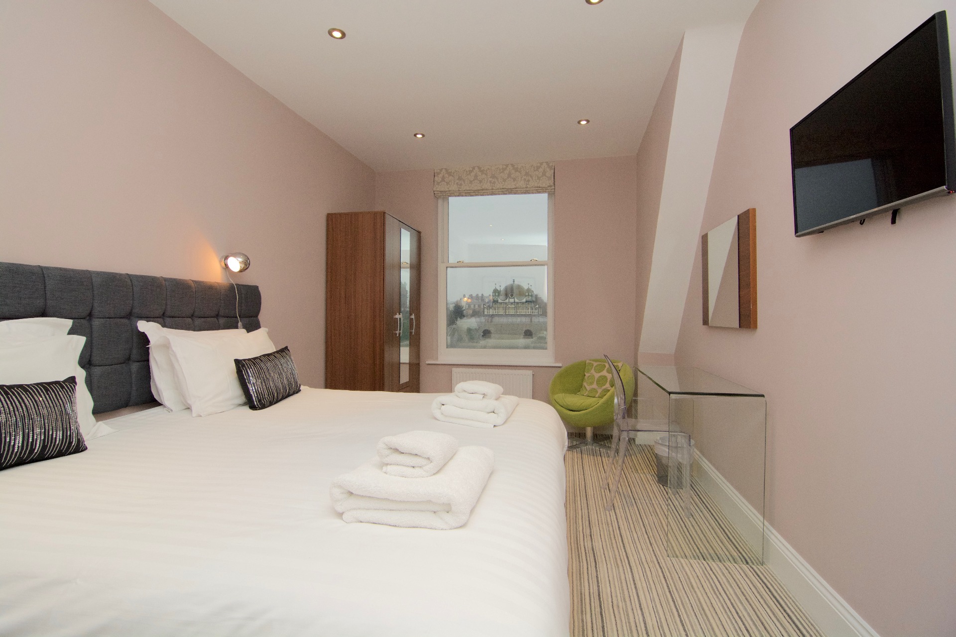 apartments to rent like a hotel in Harrogate bedrooms