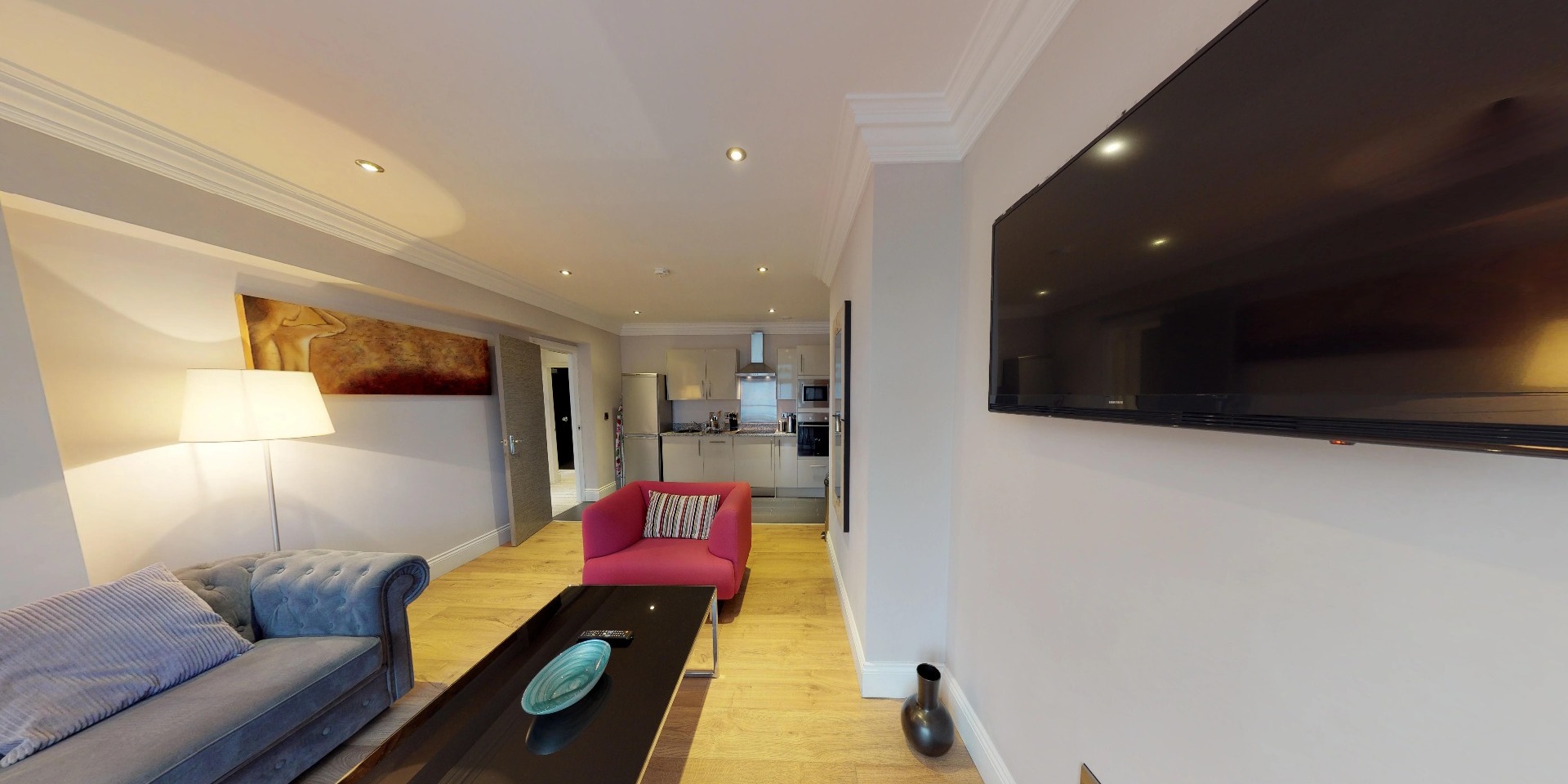 Harrogate Lifestyle offers stylish executive one bedroom one bathroom apartment for 1 or 2 people with double or twin bed set up facility. For Bookings Call now - 01423 568820